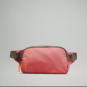 Lululemon Everywhere Belt Bag Brier Rose NWT